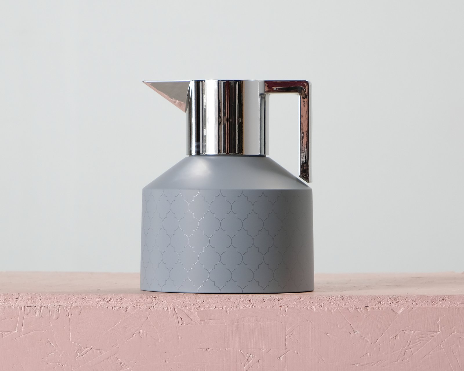 normann-copenhagen-geo-vacuum-jug-termoskannu-1l-harmaa