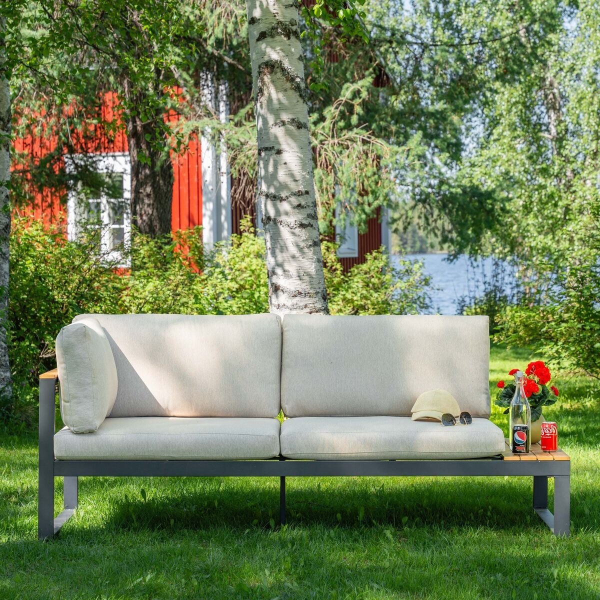 aava-divaani-antrasiitti-hiekka-pehmusteet-oikea