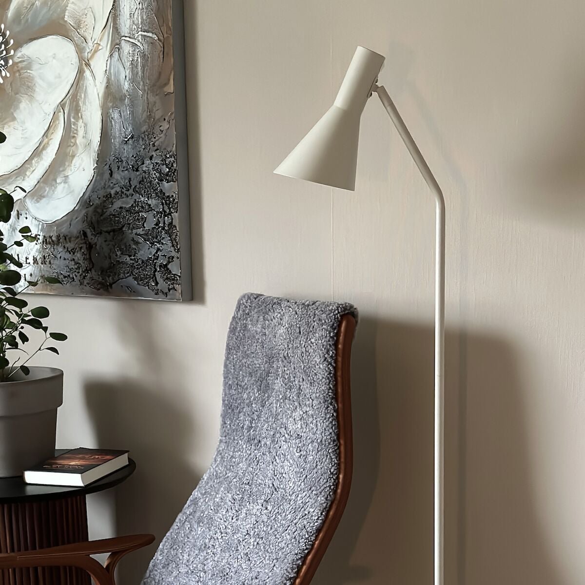 aneta-lighting-ceres-lattiavalaisin-hiekka