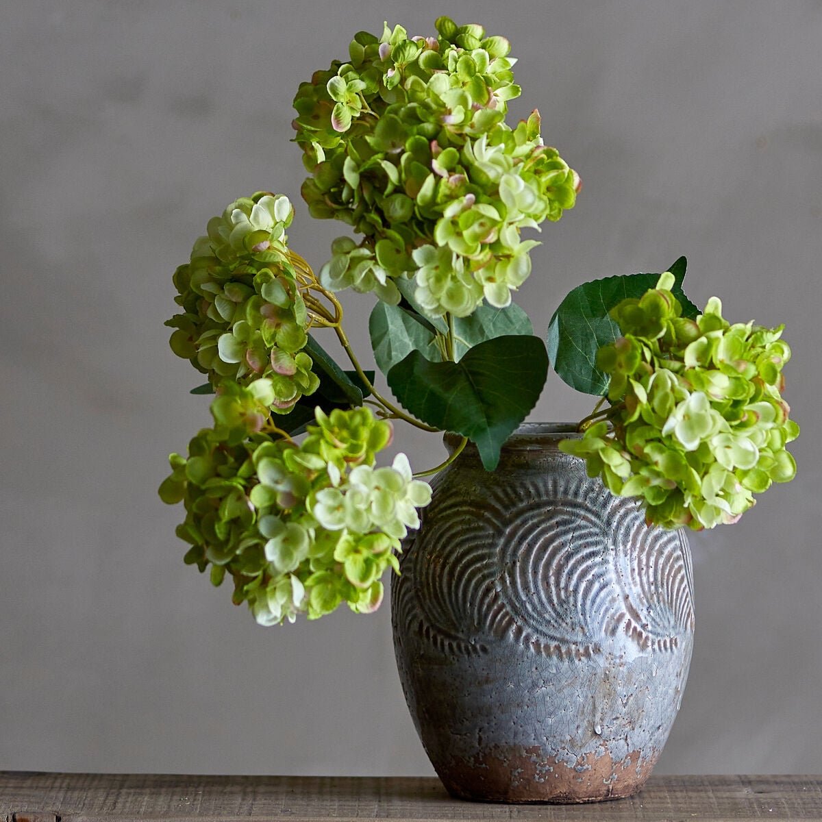 bloomingville-hortensia-tekokukat-oksa-vihertavan-valkoinen