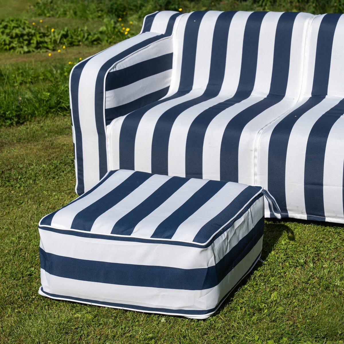 buff-rahi-58x58x23-cm-tummansininen-raita