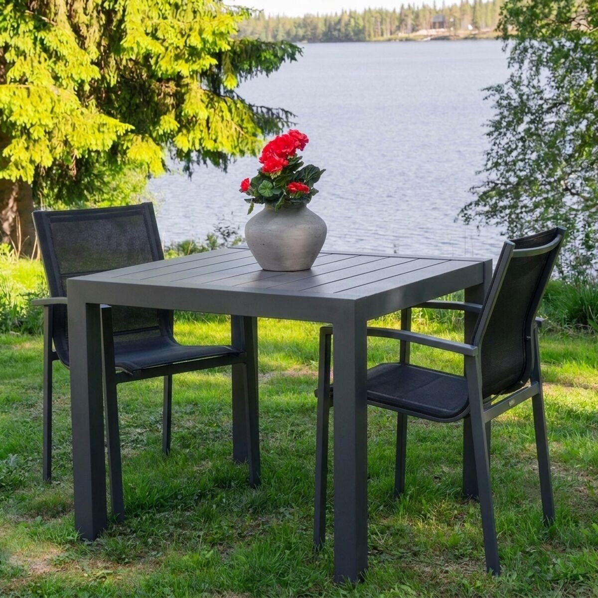 cortina-2-hengen-ruokailuryhma-tummanharmaa