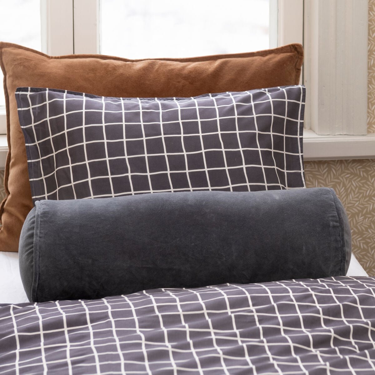 fanni-k-bolster-koristetyyny-55x20-cm-graniitti
