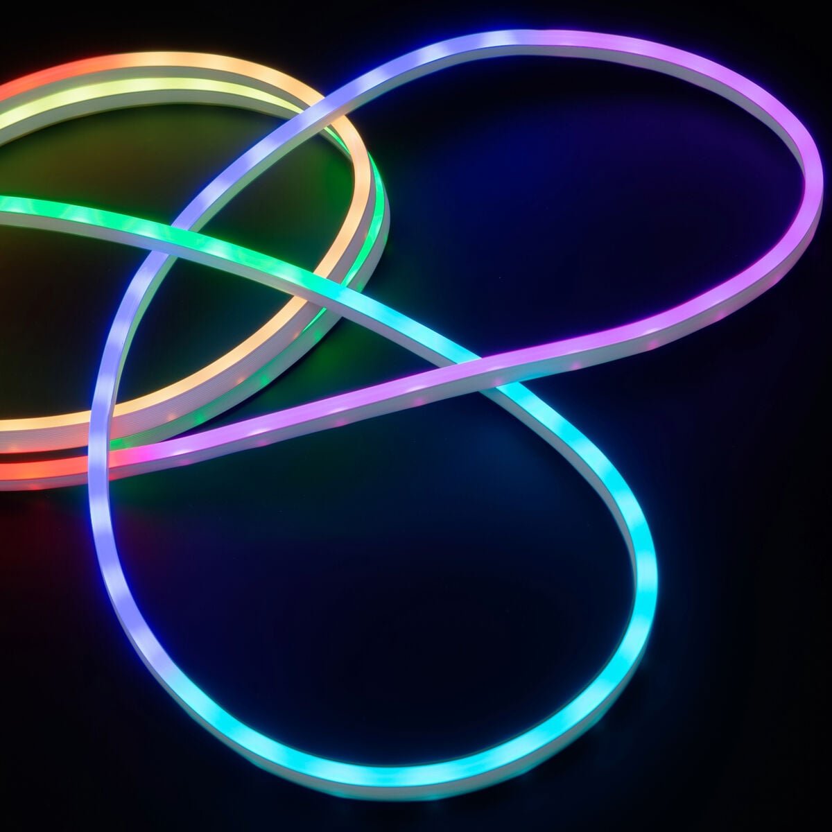 finnlumor-neon-rgb-valo-kaukosaatimella-5-m
