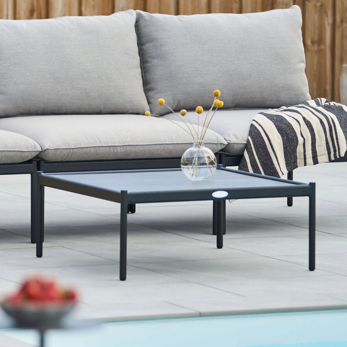 hillerstorp-bolmso-sohvapoyta-80x80-cm-musta