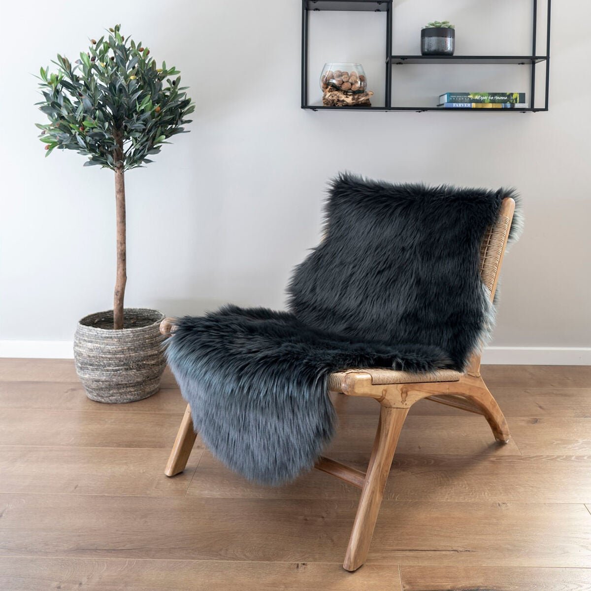 house-nordic-keinotekoinen-lampaantalja-60x180-cm-harmaa