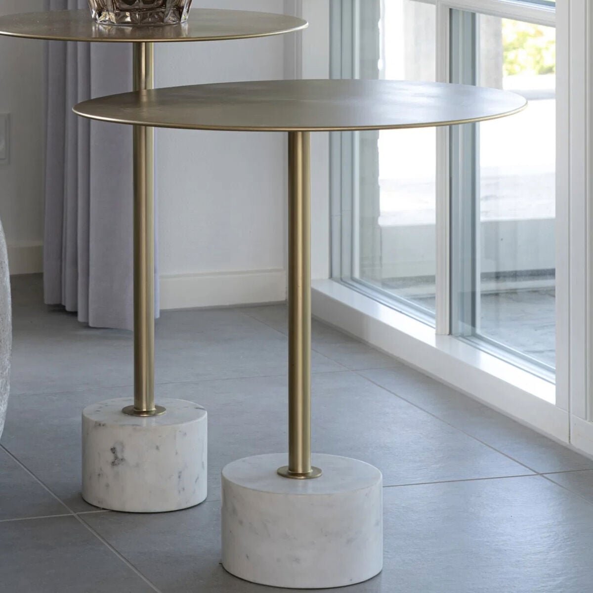House Nordic Lecco pyöreä sivupöytä Ø51 cm messinki/valkoinen