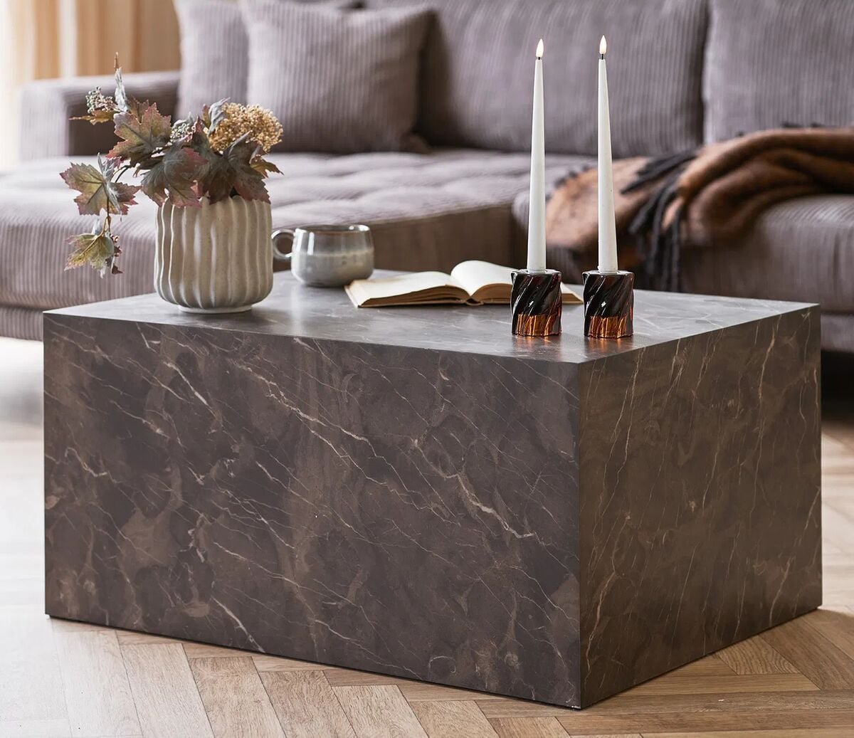 house-nordic-prague-sohvapoyta-80x60-cm-tummanruskea-marmori-look