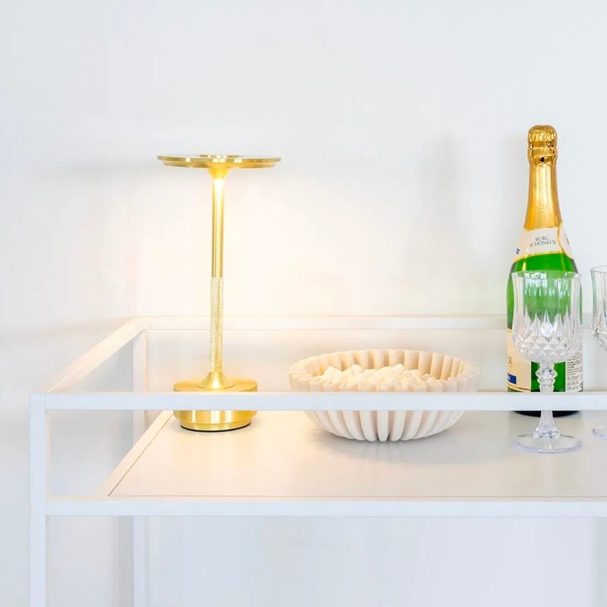 house-nordic-lyneham-ladattava-led-poytavalaisin-messinki