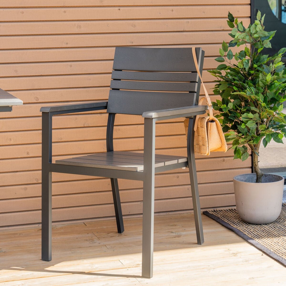 brafab-patio-aintwood-tuoli-antrasiitti-harmaa