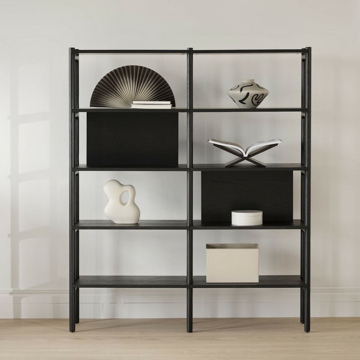 rowico-home-holton-avohylly-140xx36x166-cm-musta-tammi