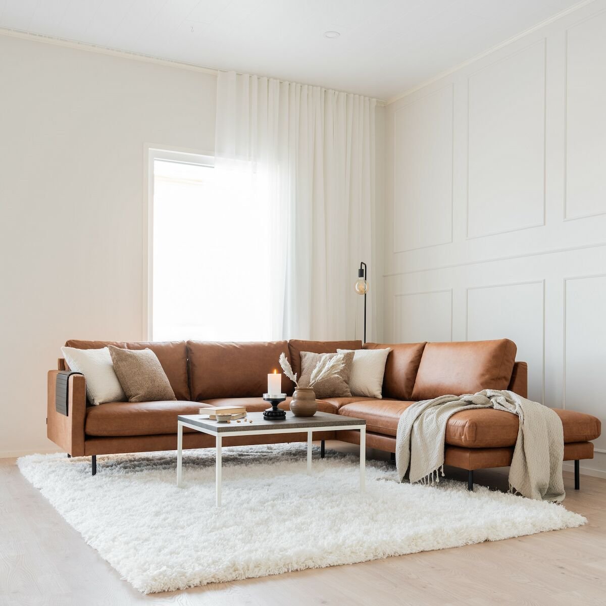scandic-copenhagen-avokulmasohva-oikea-konjakinruskea-colorado-03-nahka