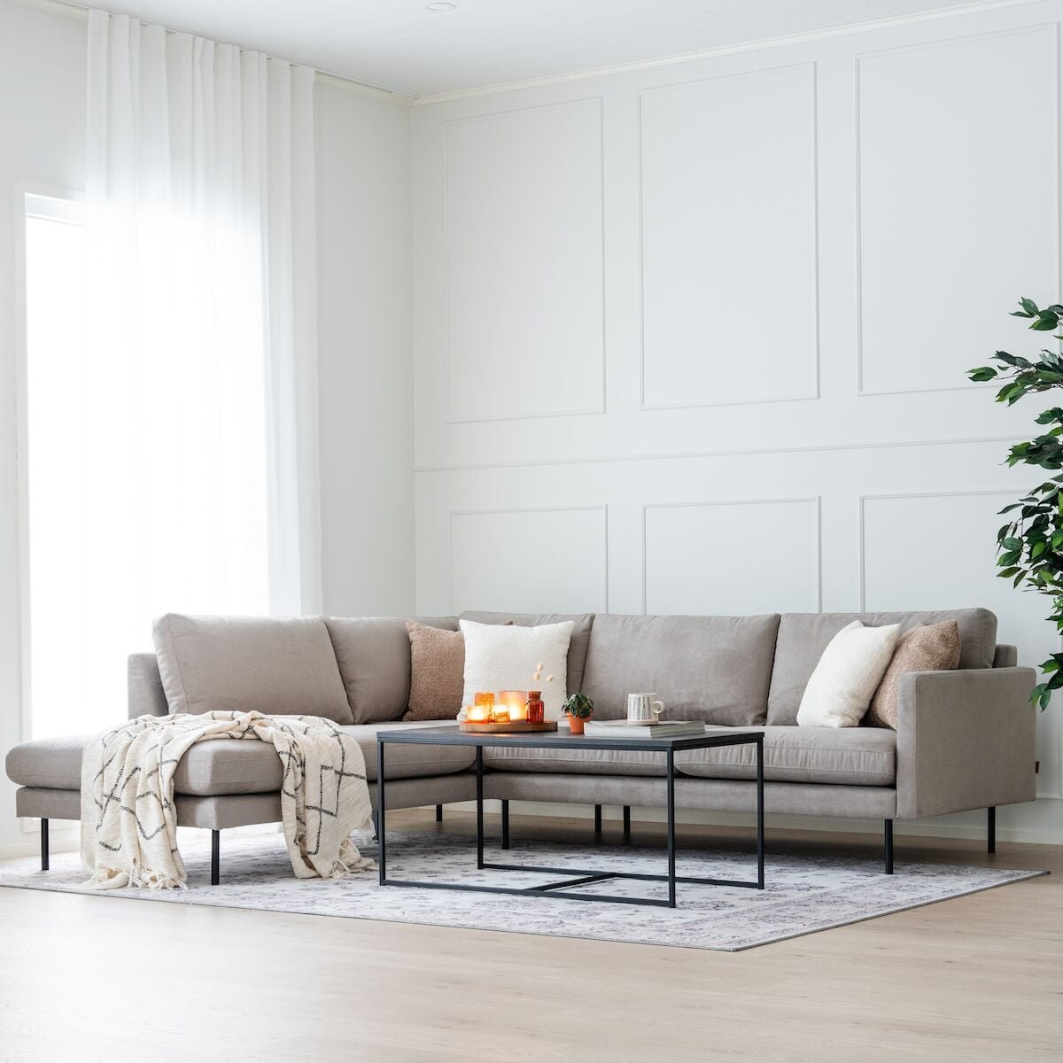 scandic-copenhagen-avokulmasohva-vasen-kitti-soro-23-mustat-jalat