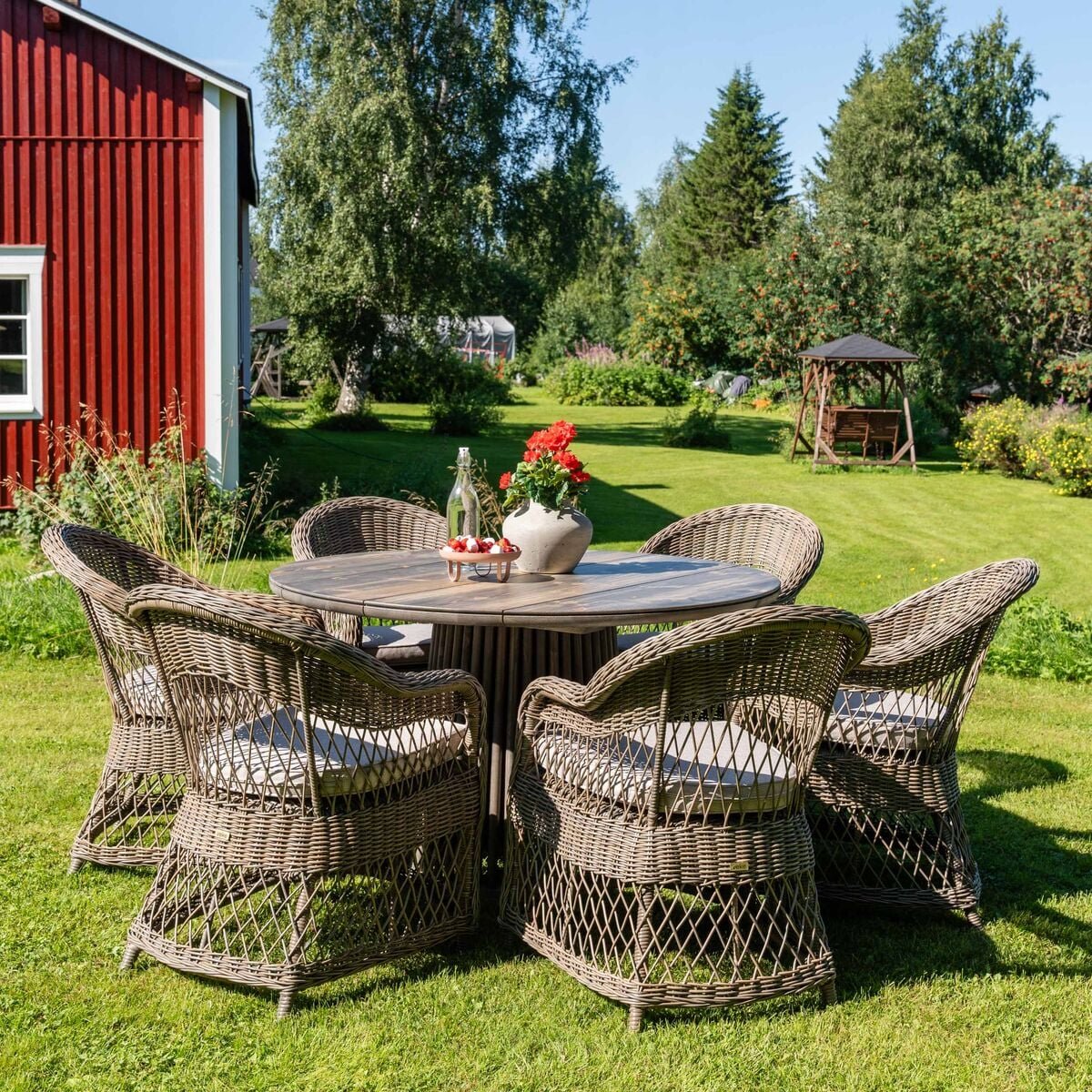 viborg-leona-6-hengen-pyorea-ruokailuryhma-savunharmaa-luonnonvari
