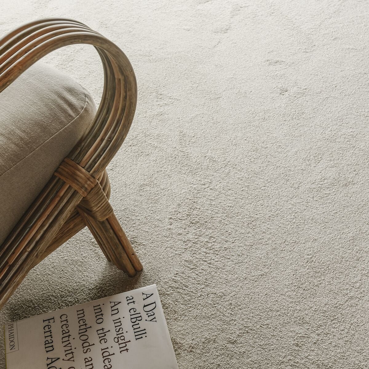 vm-carpet-onni-nukkamatto-o240-cm-luonnonvalkoinen-32-kantattu