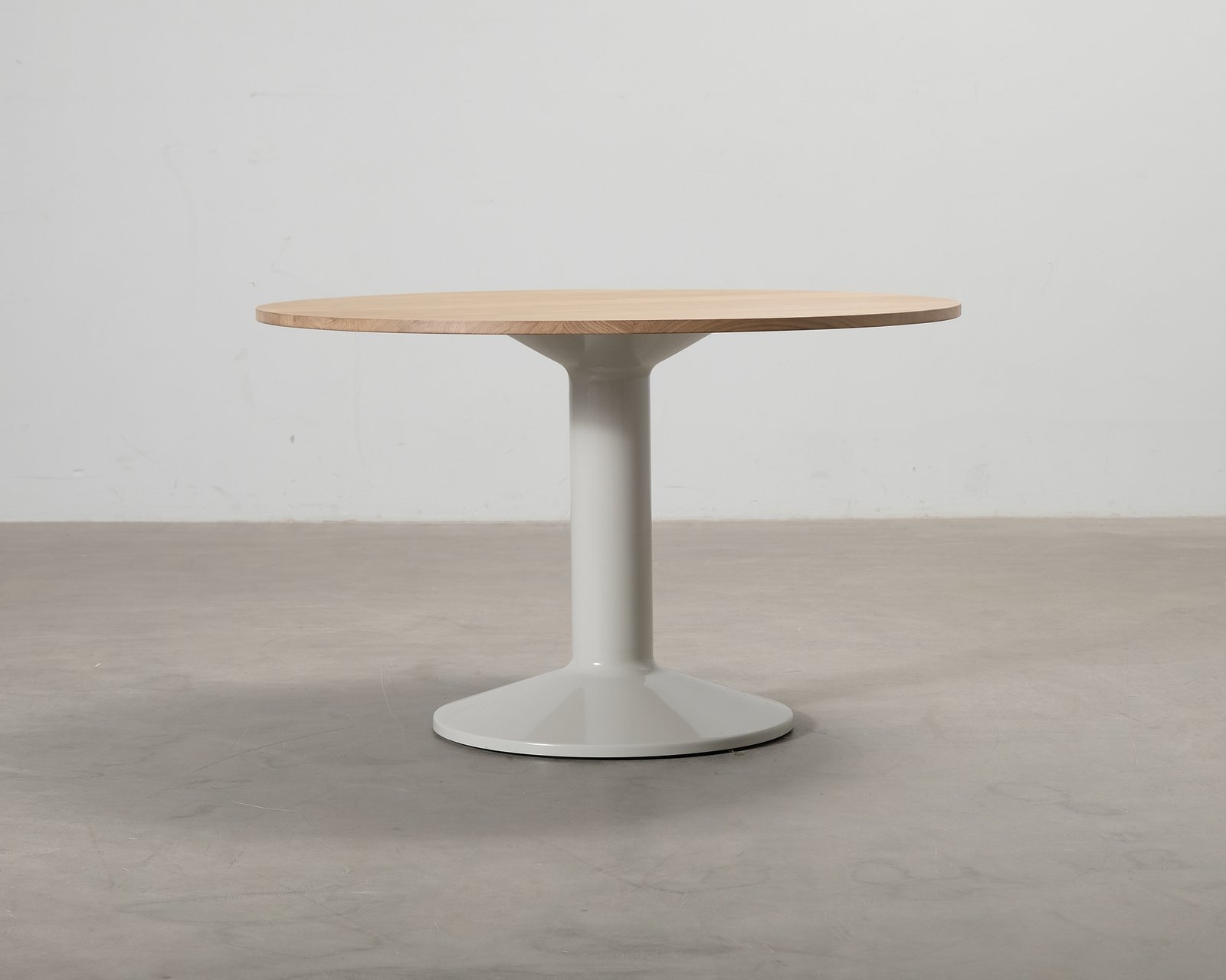 muuto-midst-ruokapoyta-o-120-cm-oljytty-tammi-harmaa
