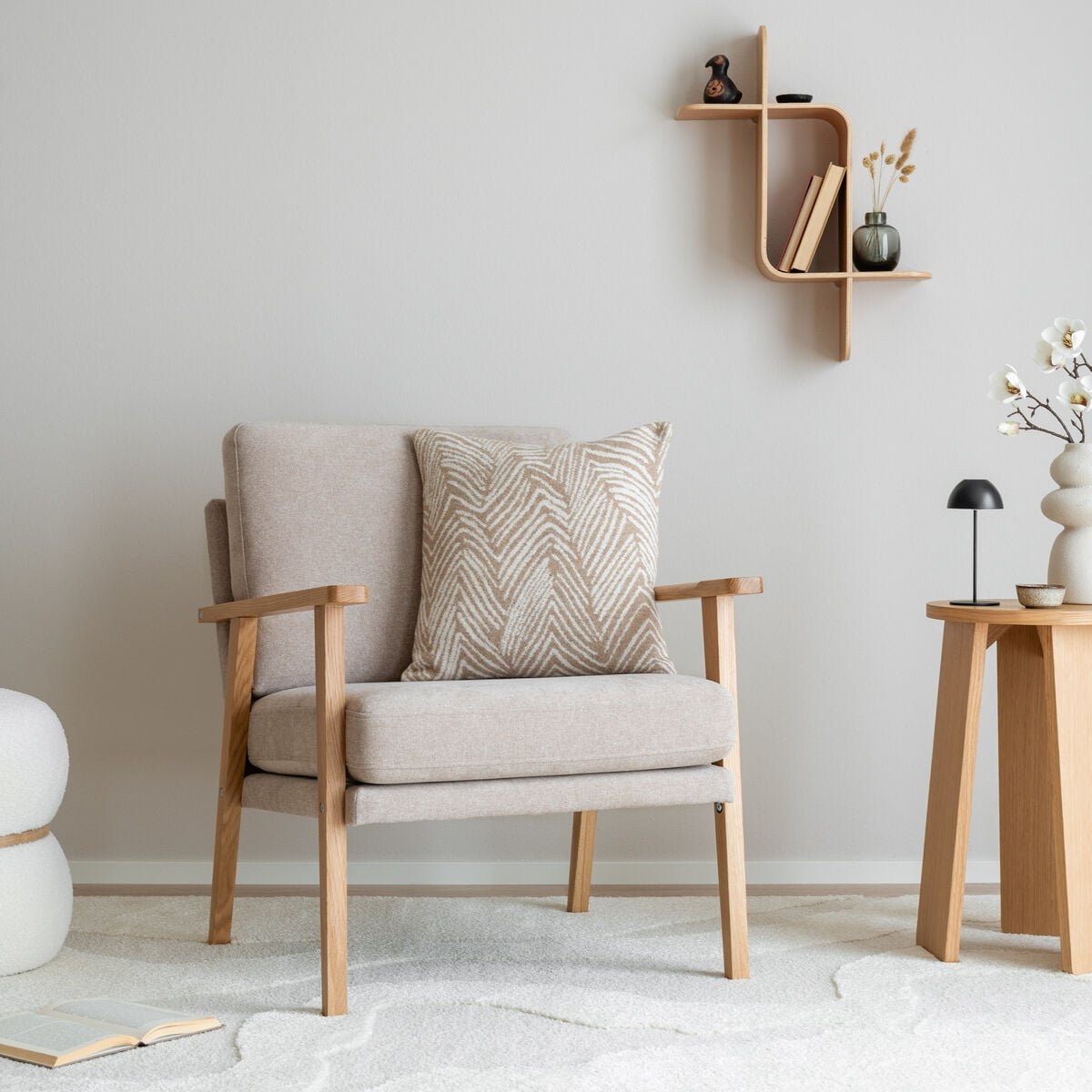 airy-nojatuoli-beige-storm-06-lakattu-tammi-kasinoja-asiakaspalautus