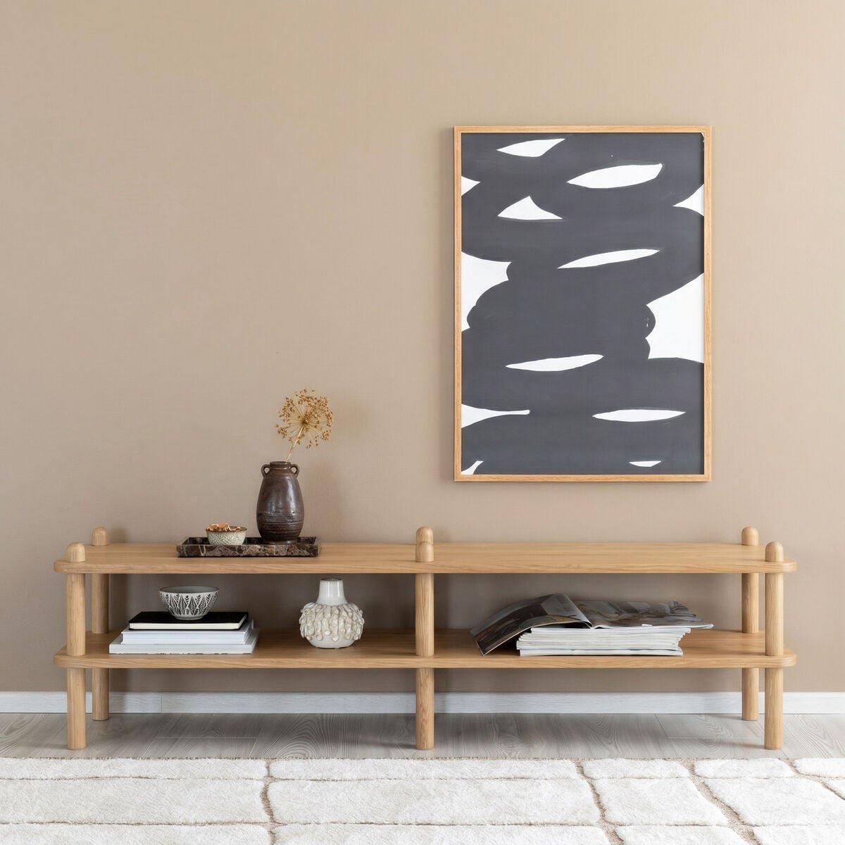 askel-tammi-matala-tv-taso-138x35x38-cm-suoralla-paadylla-lakattu-tammi