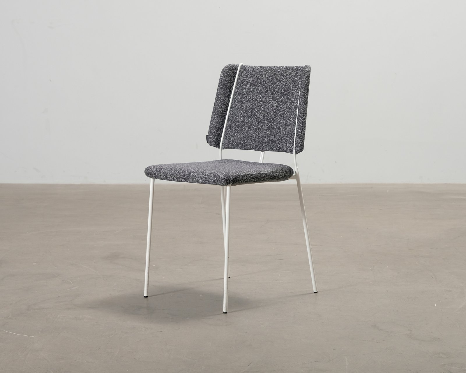 johanson-design-frankie-08-tuoli-harmaa