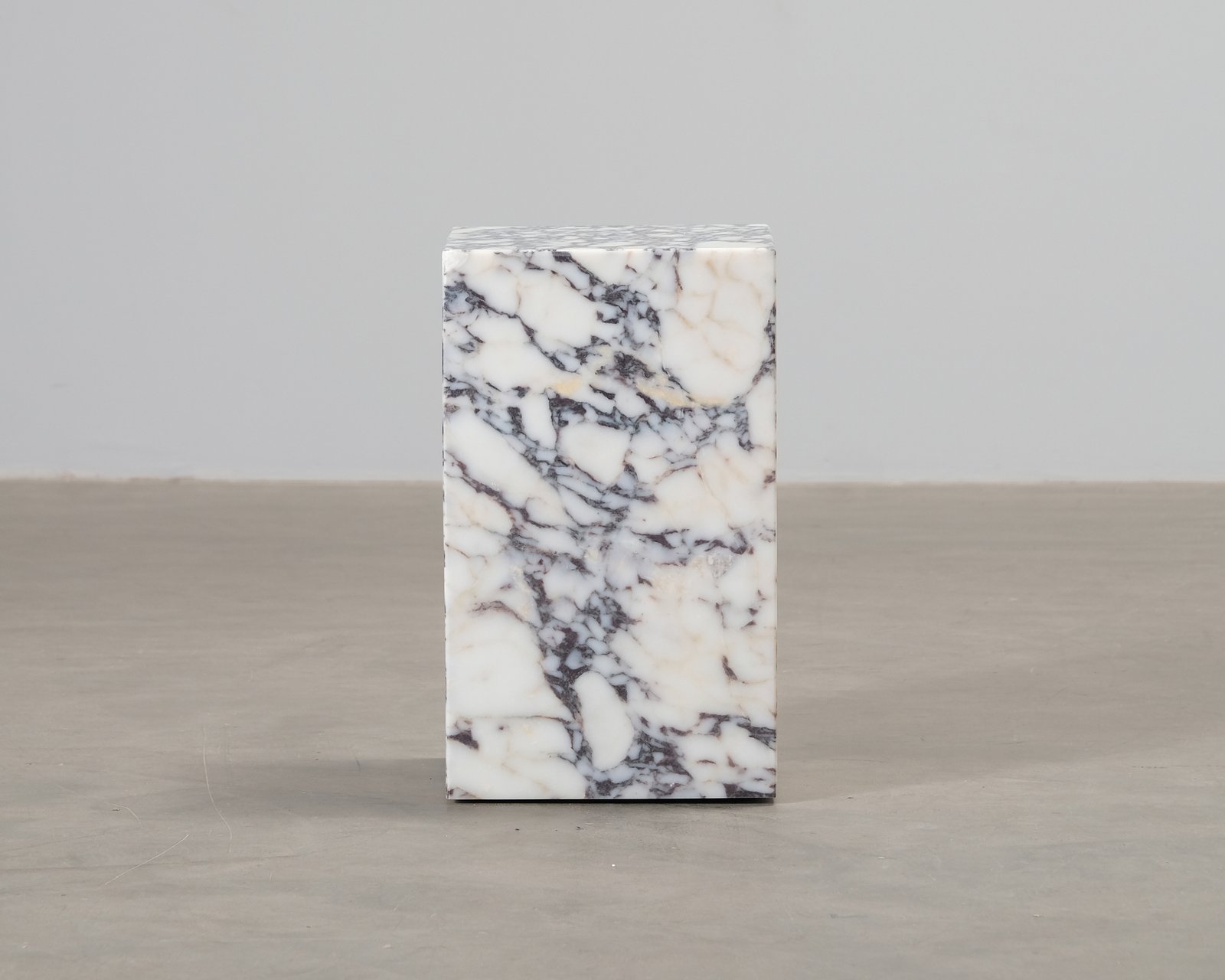 audo-copenhagen-plinth-sivupoyta-rose-calacatta-marmori