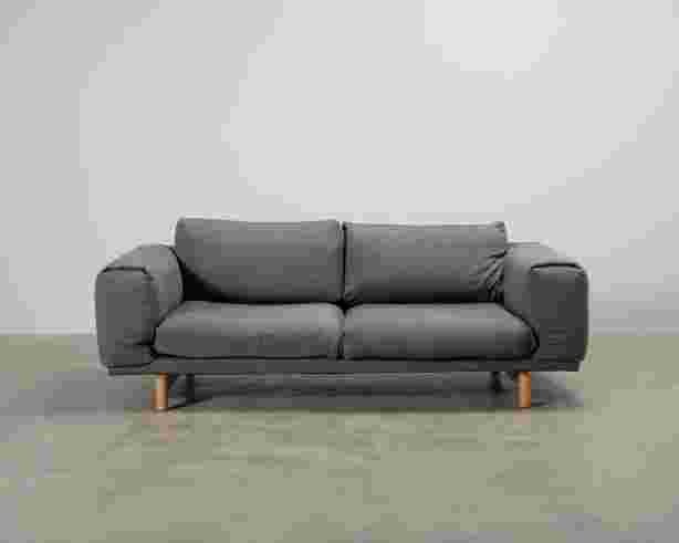 muuto-rest-2-istuttava-sohva-harmaa