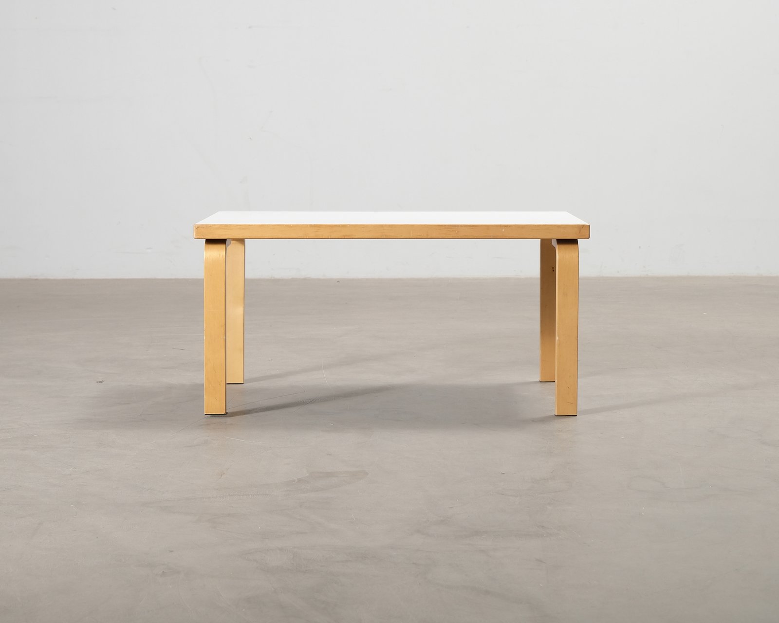 artek-80b-poyta-valkoinen-laminaattikansi