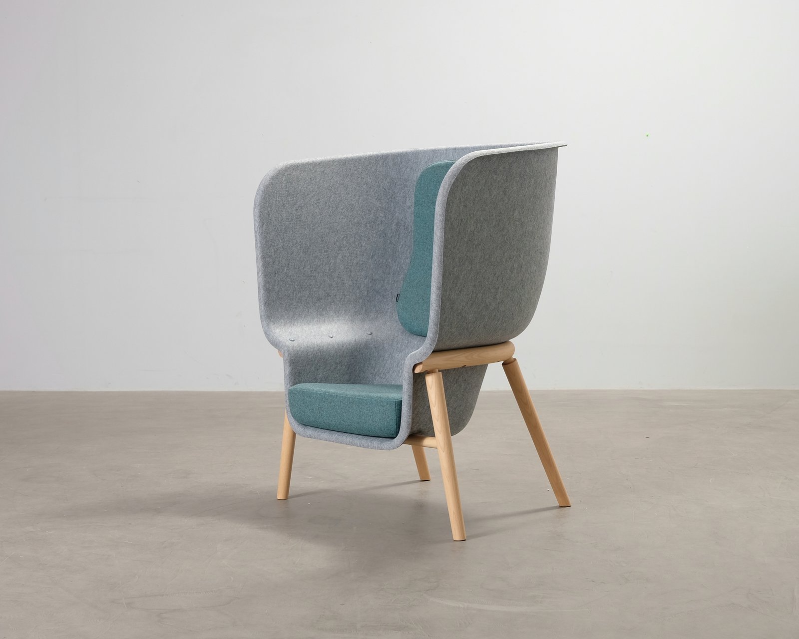 de-vorm-pod-pet-felt-nojatuoli-harmaa