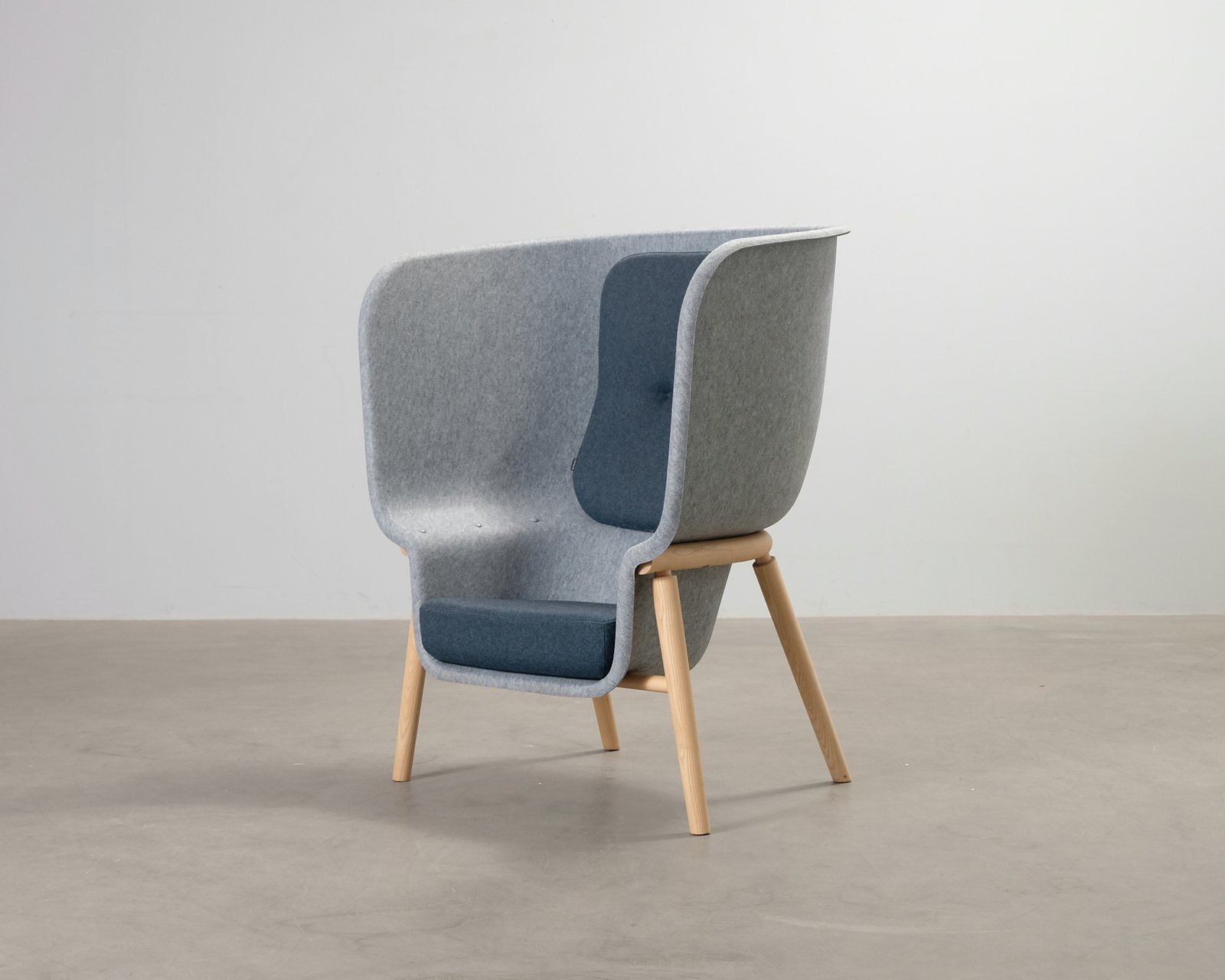 de-vorm-pod-pet-felt-nojatuoli-harmaa-2