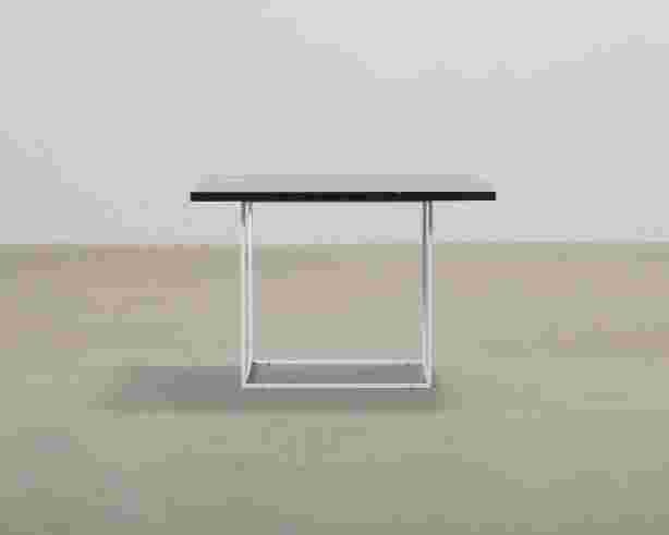 sohvapoyta-marmorilevylla-musta-60-x-60-cm
