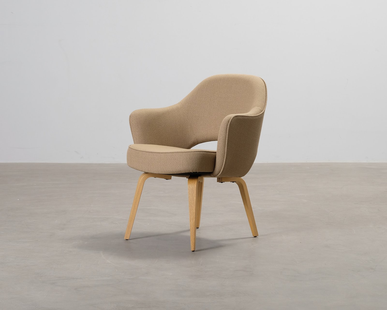 knoll-eero-saarinen-executive-chair-tuoli-beige
