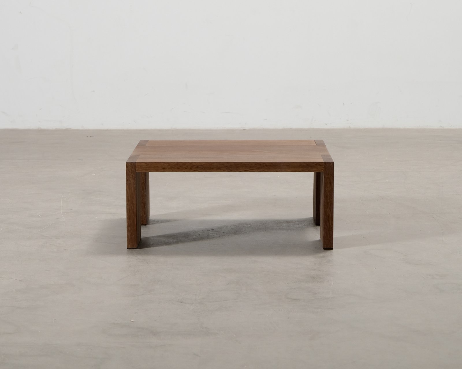 new-works-tenon-sohvapoyta-61-x-61-cm-tammi