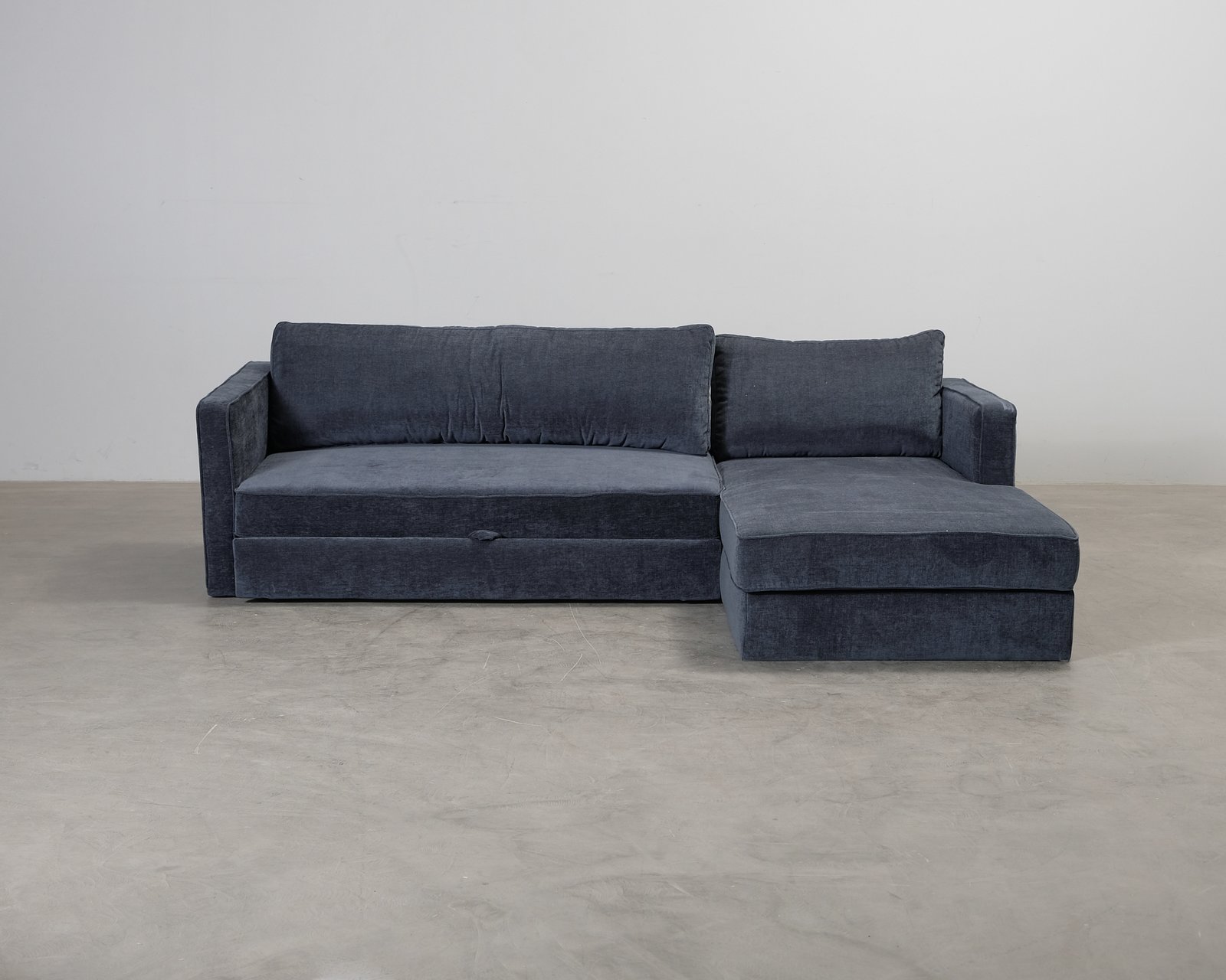 sofacompany-madison-3-istuttava-vuodesohva-divaanilla-sininen-2