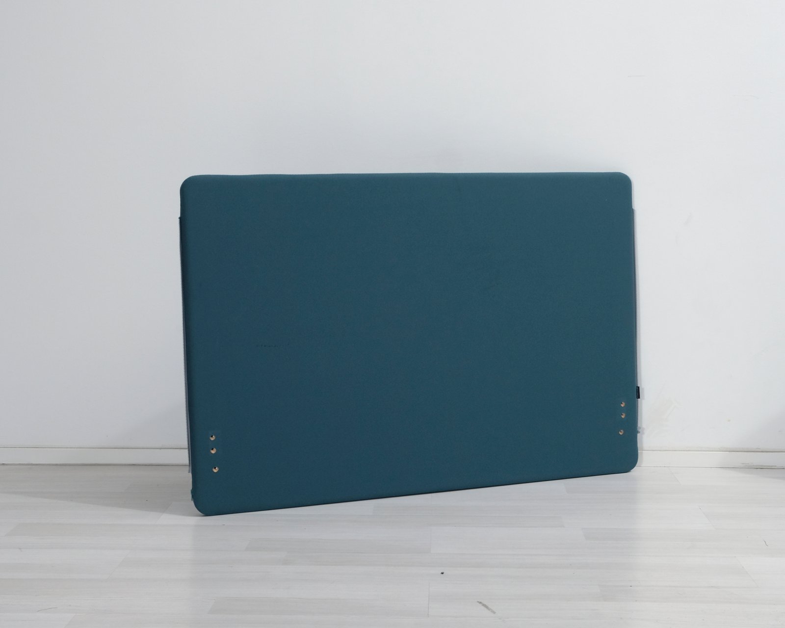 gotessons-peak-akustiikkasermi-tummanvihrea-80-x-120-cm