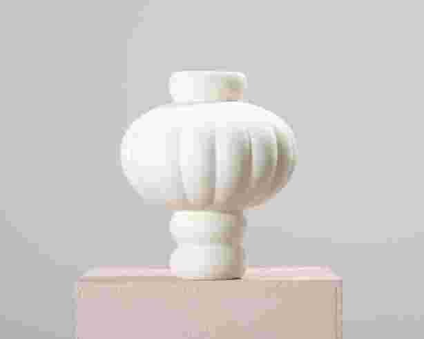 louise-roe-balloon-03-vaasi-raw-white