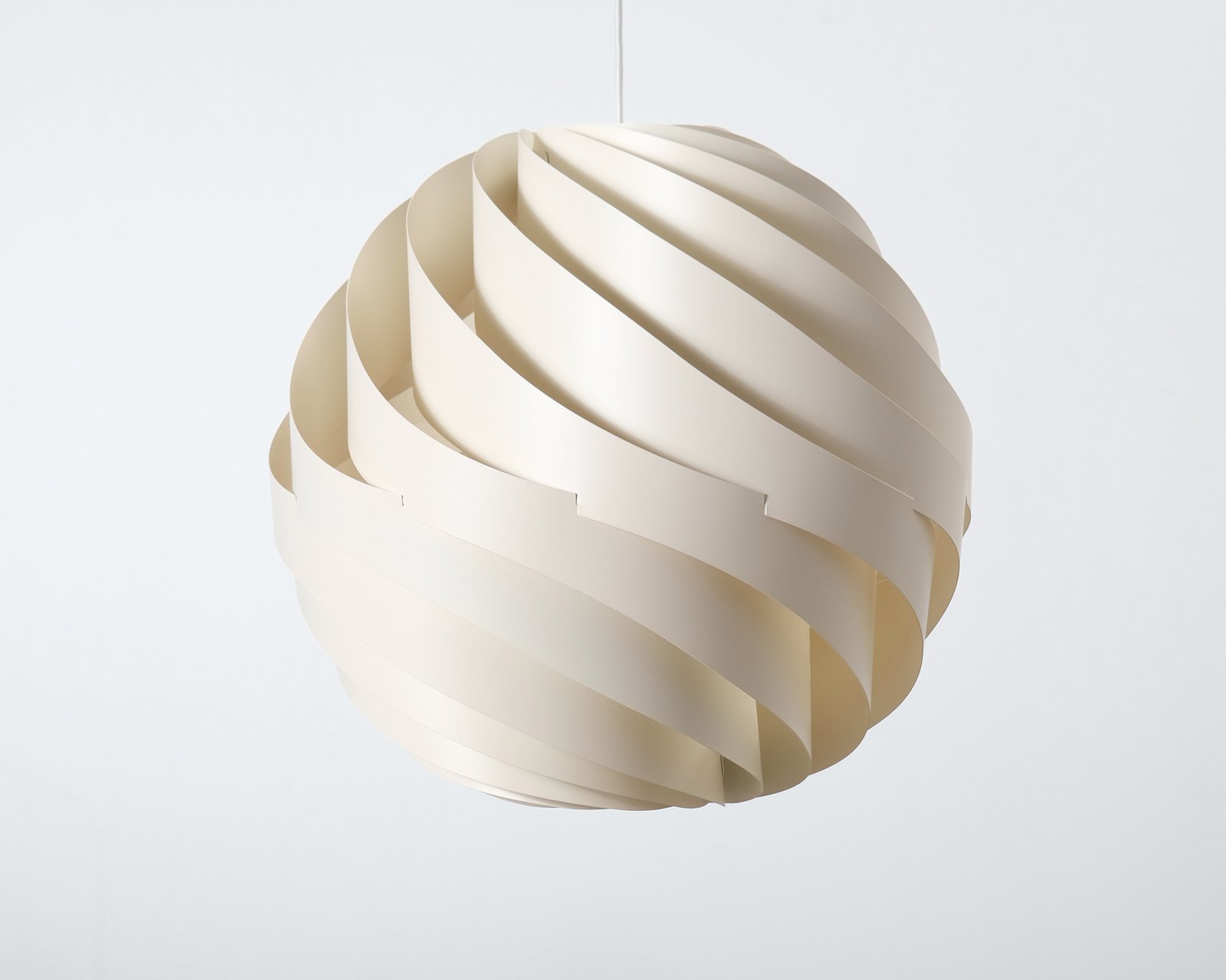 gubi-louis-weisdorf-turbo-riippuvalaisin-62-cm