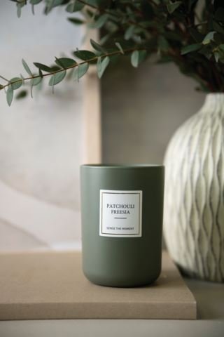 patchouli-freesia-matt-tuoksukynttila-vihrea-2