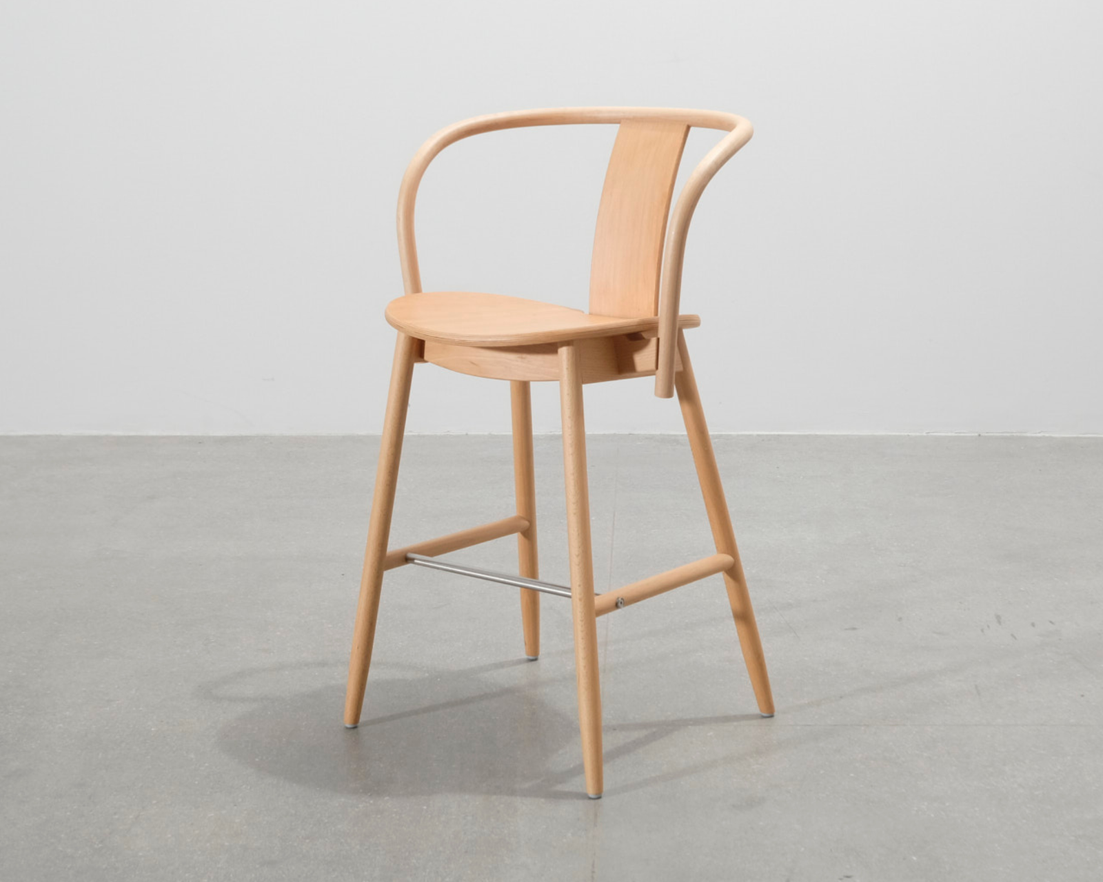 massproductions-icha-baarituoli-tammi-65-cm