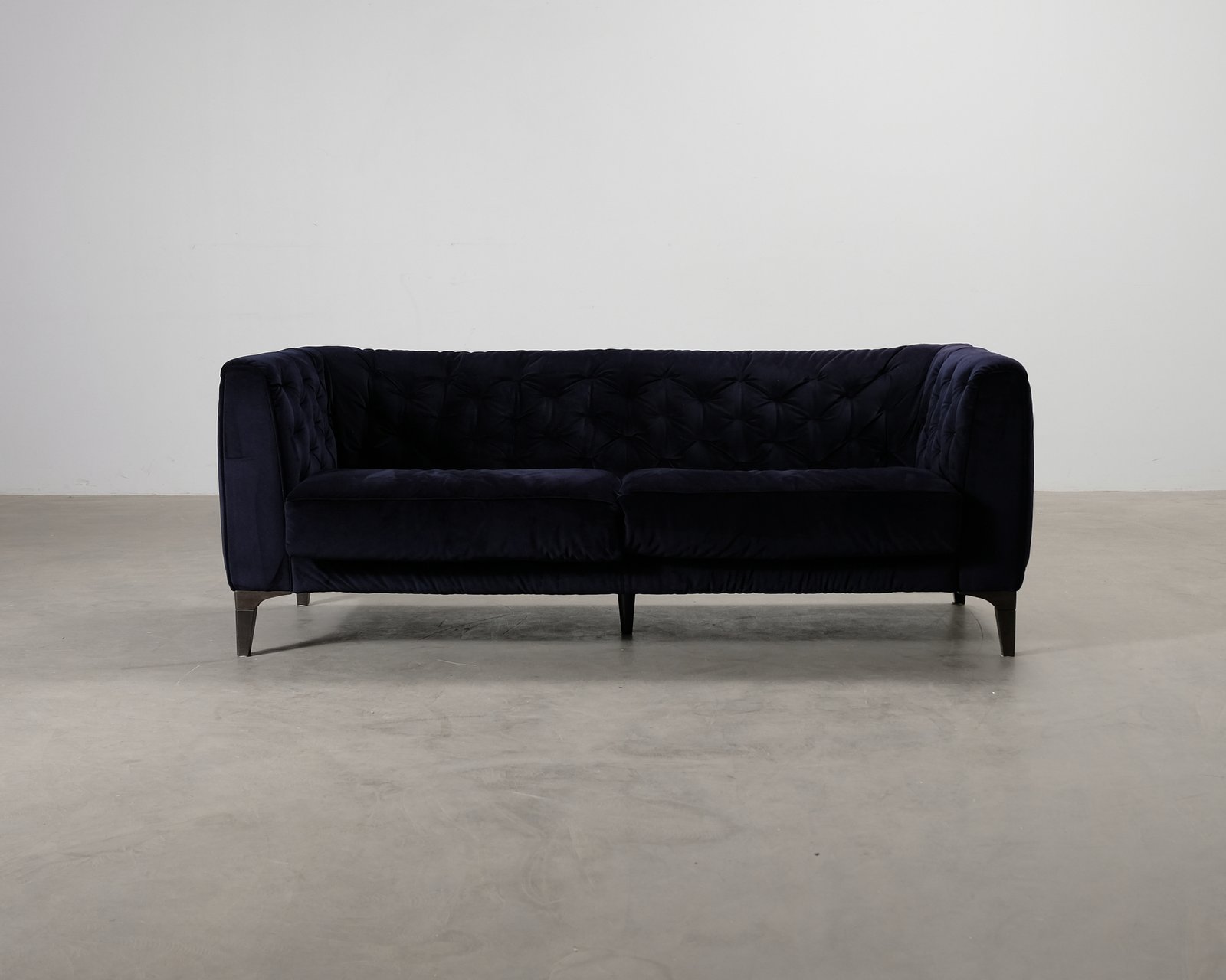natuzzi-25-istuttava-sohva-tummansininen