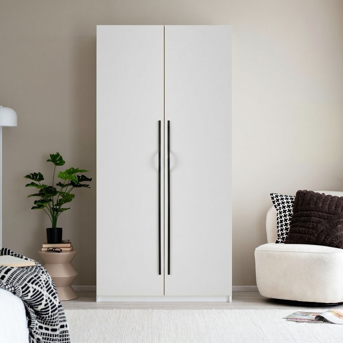 edith-vaatekaappi-100x54x205-cm-valkoinen-belluno-musta-vetimella
