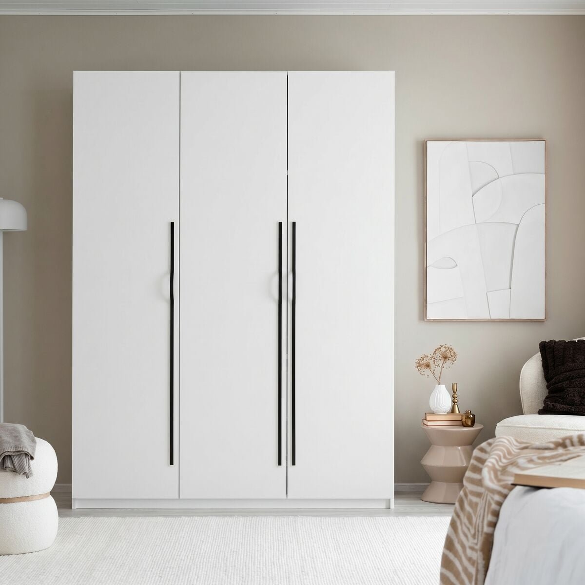 edith-vaatekaappi-150x54x205-cm-valkoinen-belluno-musta-vetimella