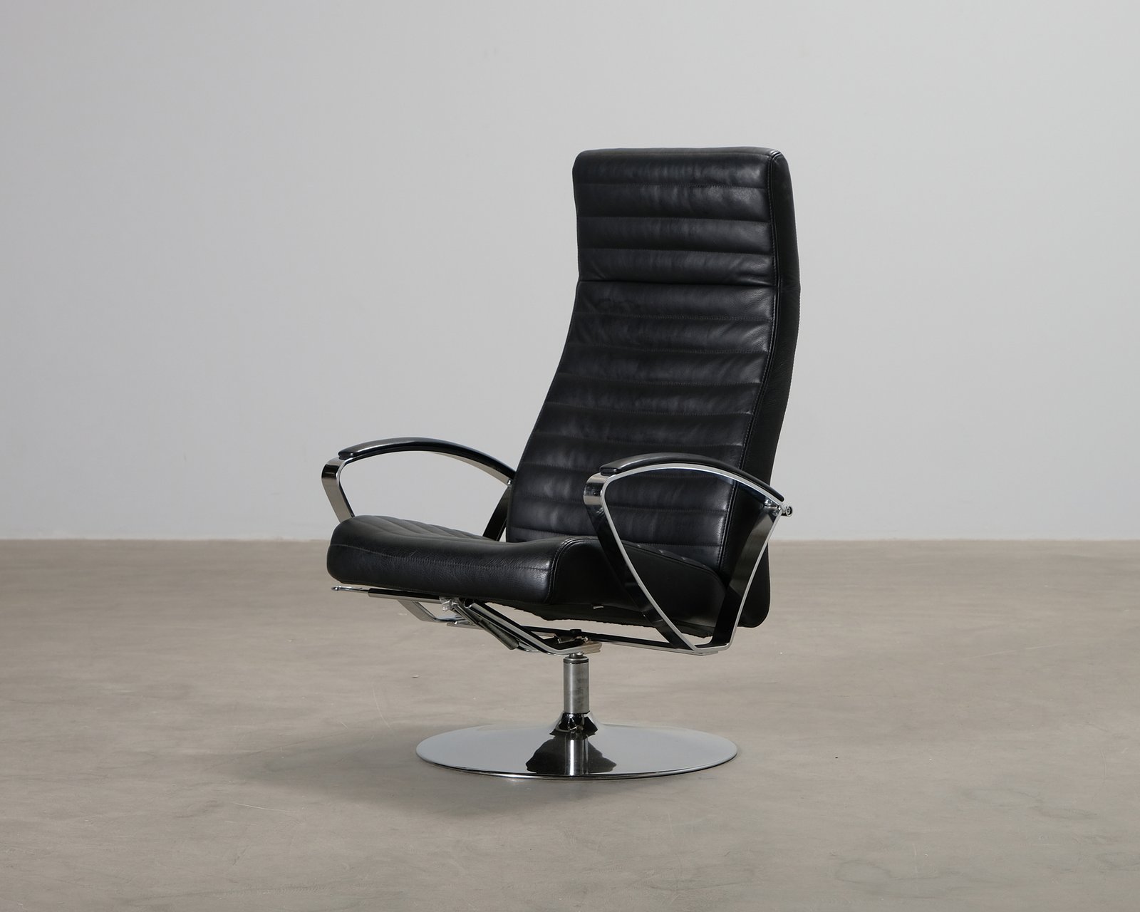 boconcept-wing-nojatuoli-musta
