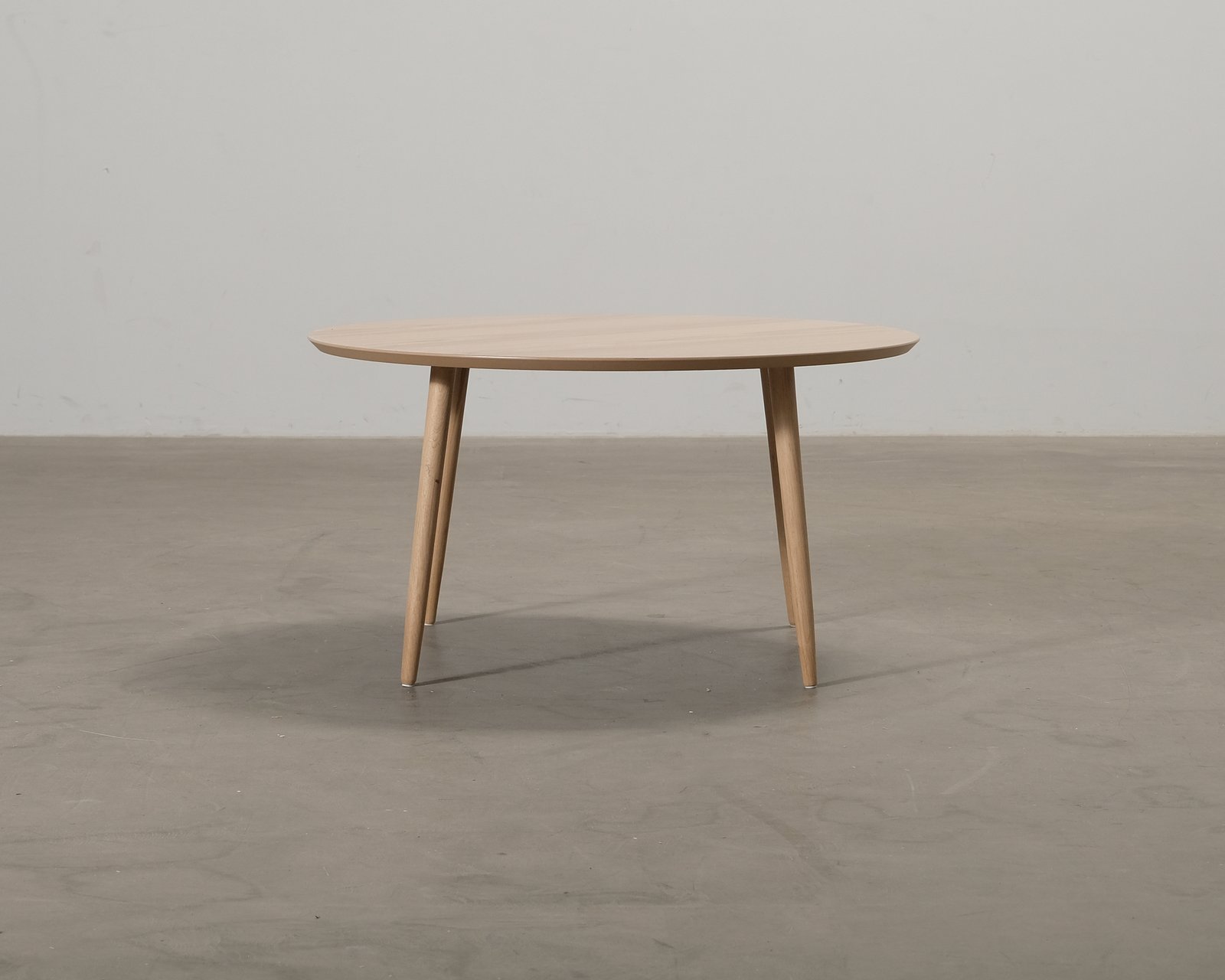 sofacompany-hubert-sohvapoyta-o-90-cm-tammi