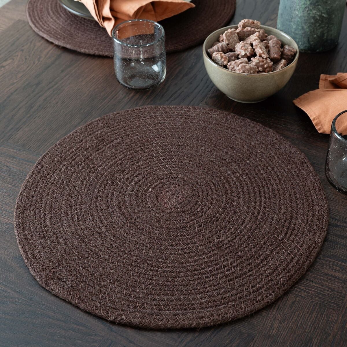 fanni-k-rauha-juuttitabletti-o-38-cm-suklaanruskea