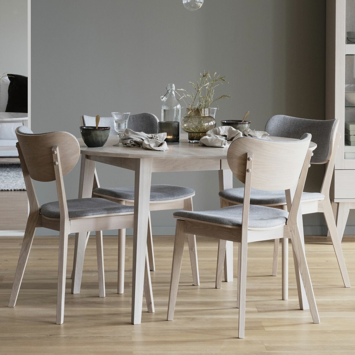 Rowico Home Filippa-Kato pyöreä 4-hengenruokailuryhmä valkoöljytty tammi/valkola