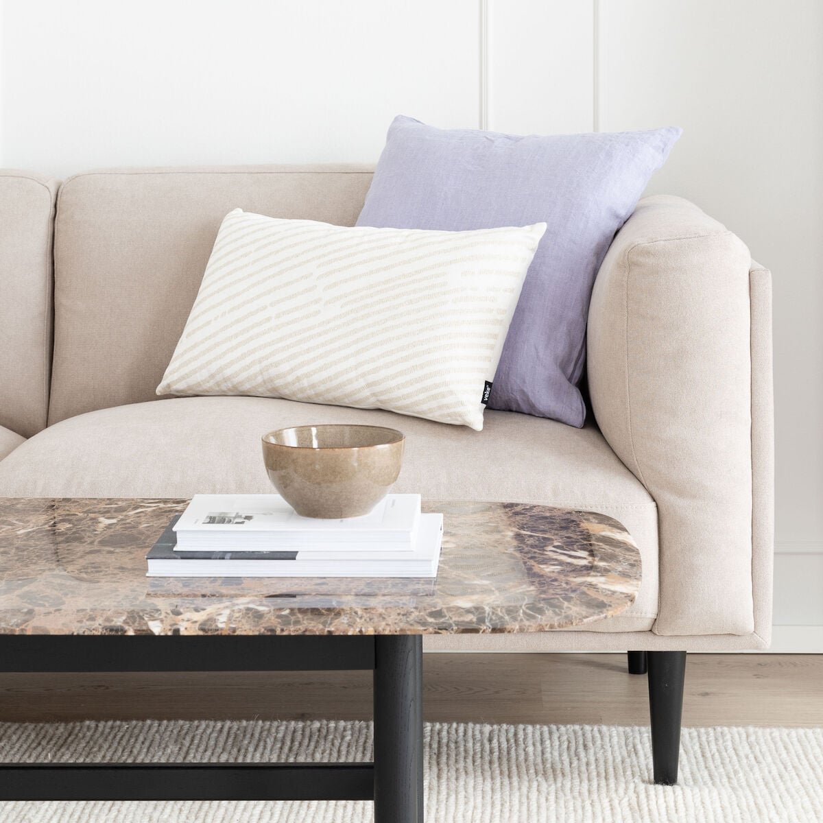 haiko-koristetyyny-30x60-cm-valkoinen-beige