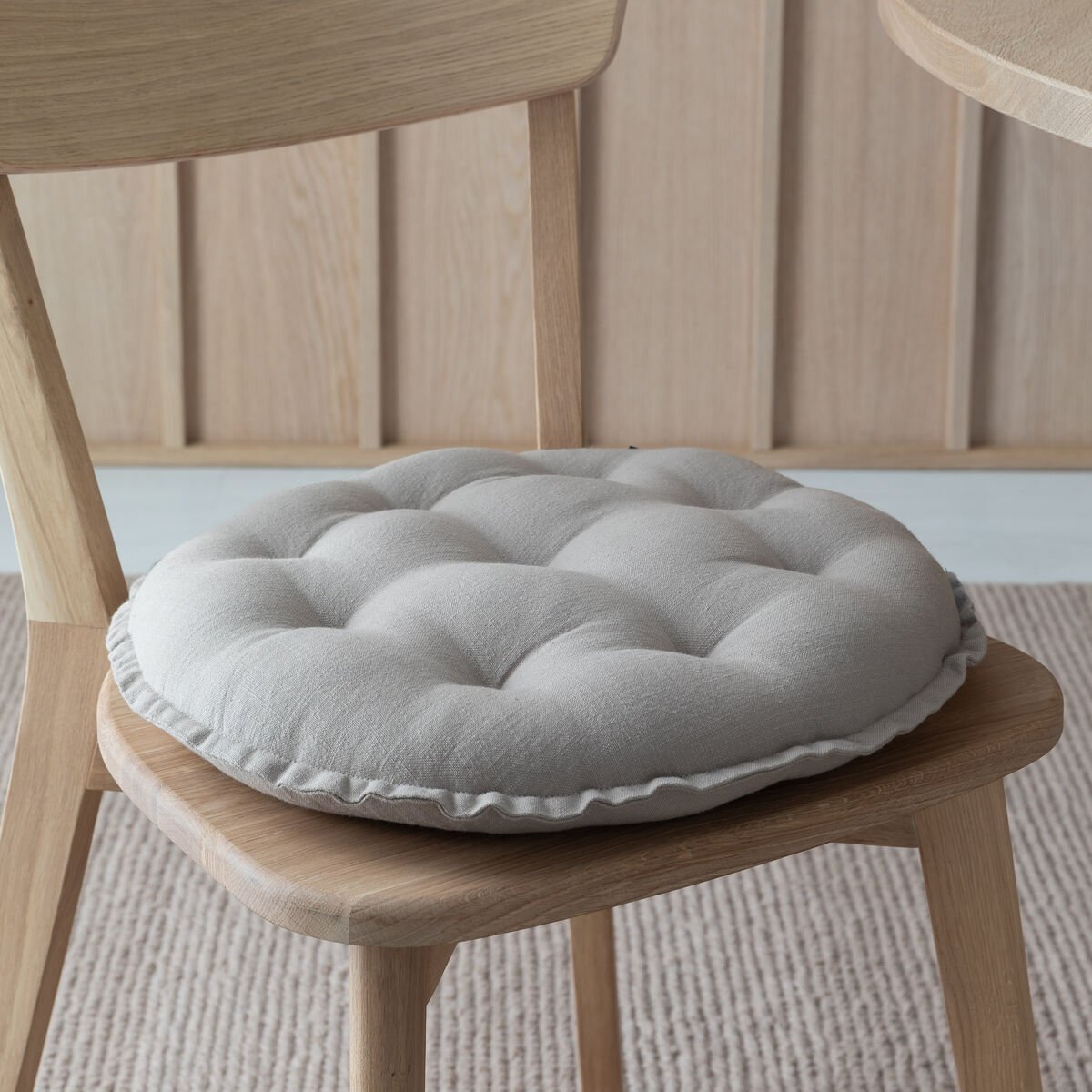 helga-pyorea-istuinpehmuste-o40-cm-maitokahvi