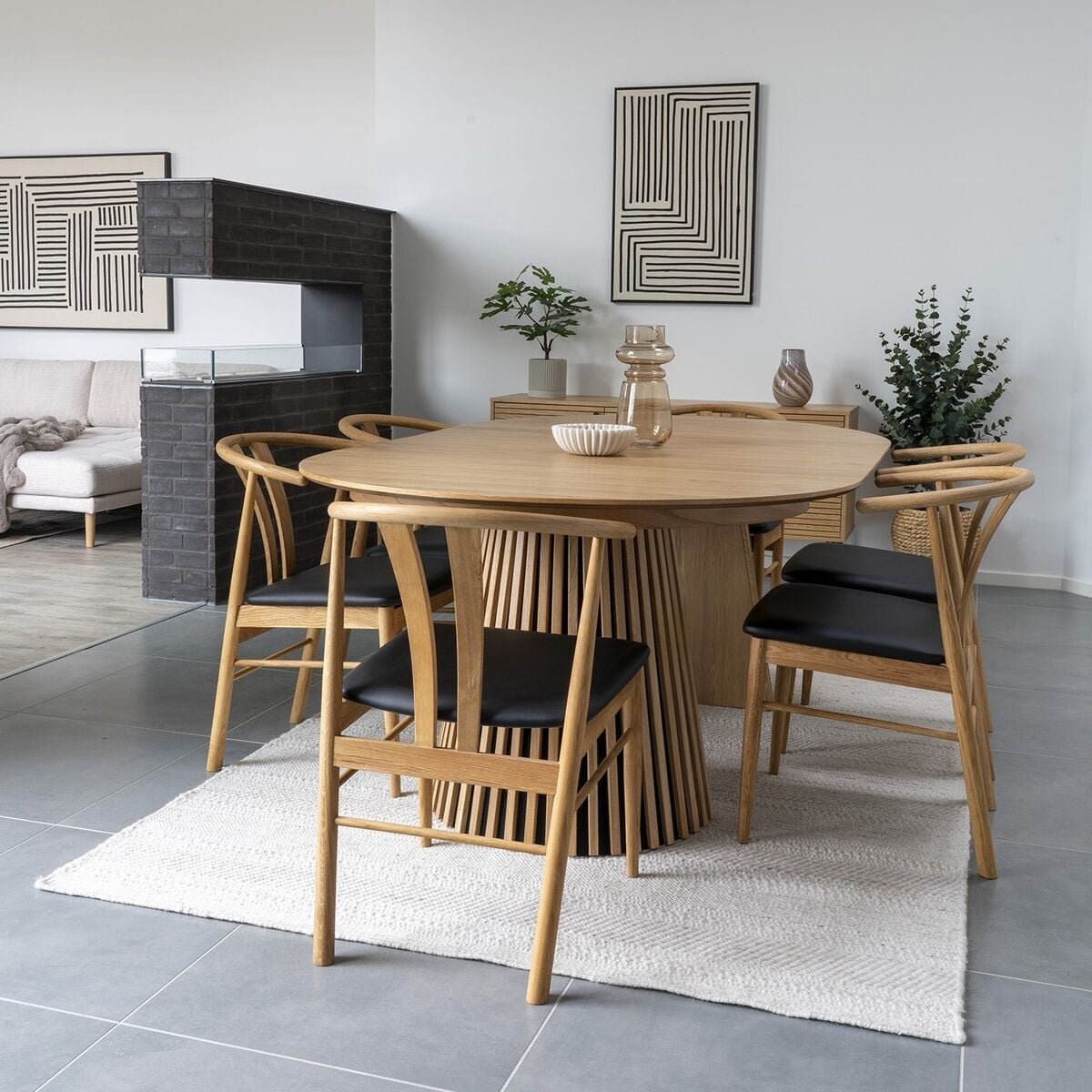 house-nordic-osaka-jatkettava-ruokapoyta-o120x120-160-200x75-cm-tammi-asiakaspa-2