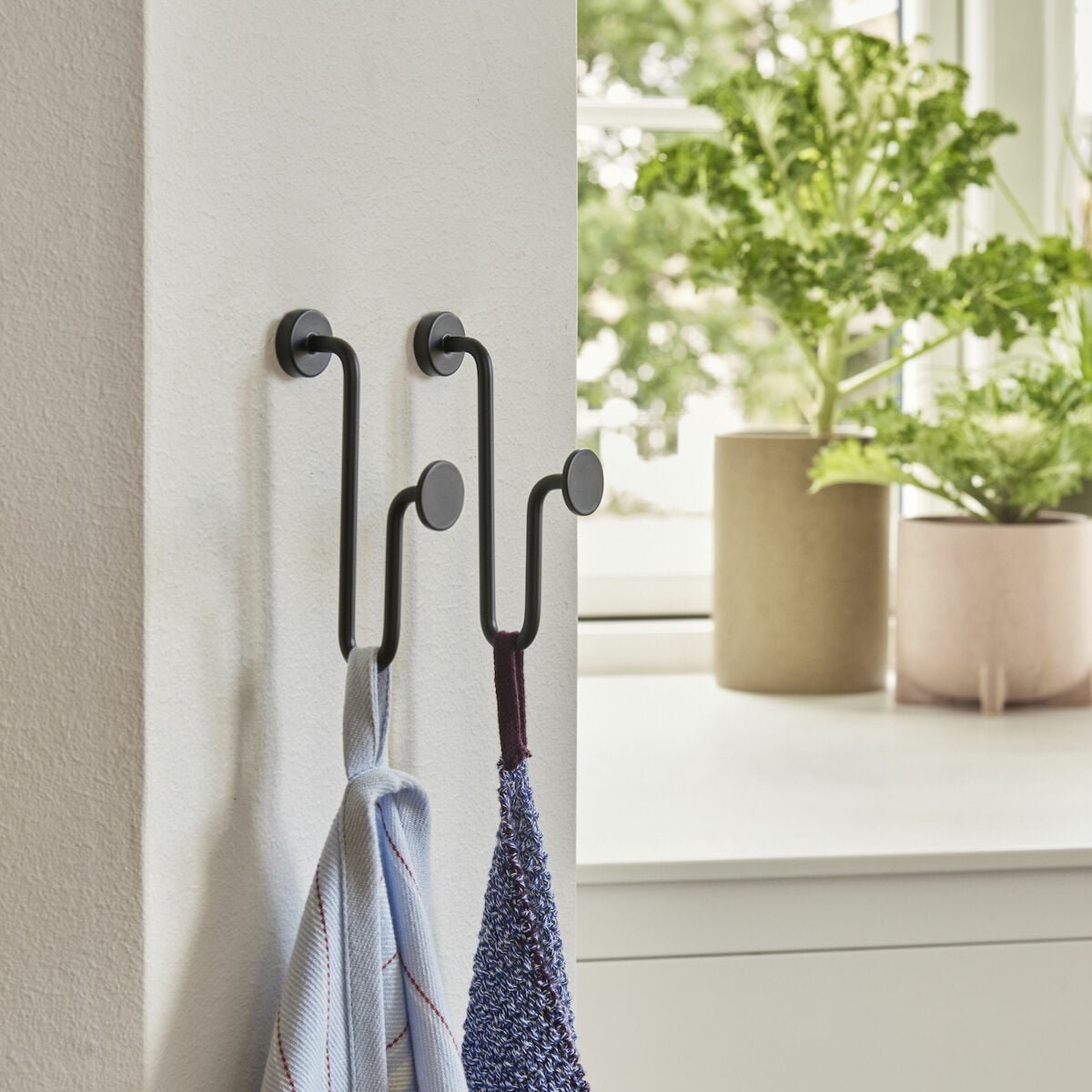hubsch-swing-koukku-7x25x13-cm-musta