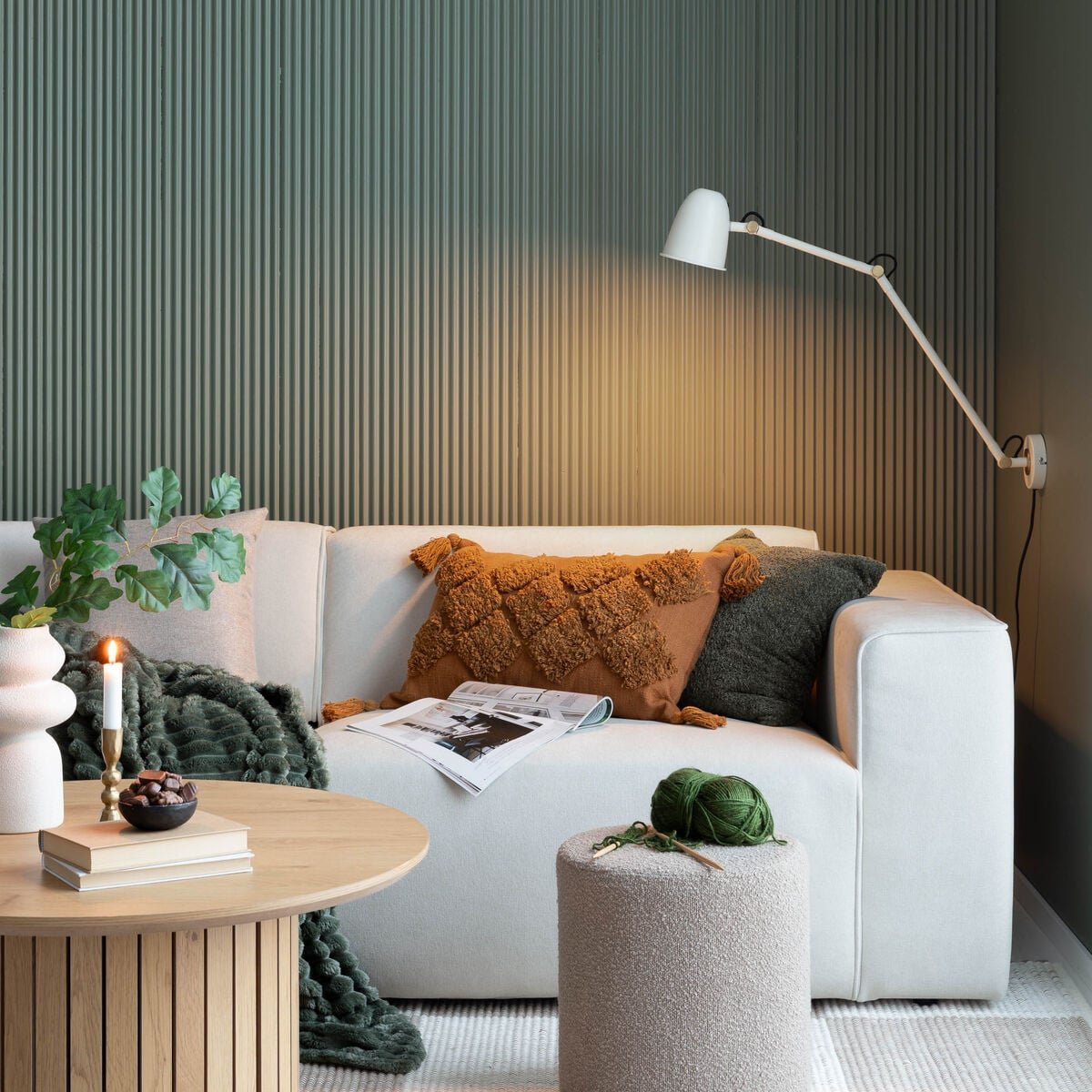 kaisla-seinavalaisin-vaalea-beige