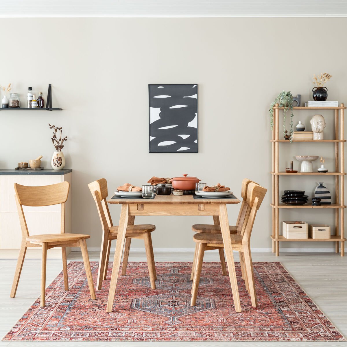 koto-4-hengen-ruokailuryhma-oljytty-tammi-puuistuimella